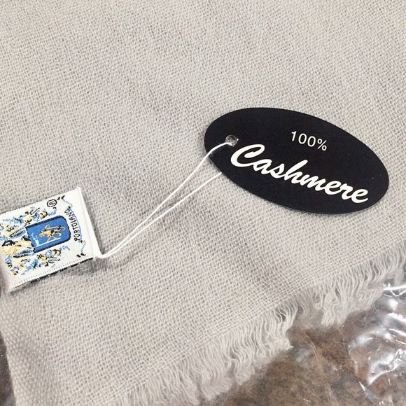 Portolano Silver Cashmere Scarf - Picture 2 of 3